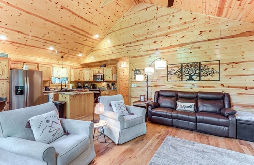 Murphy Cabin | 10 Mi to Main St Murphy: Cabin w/Covered Deck!