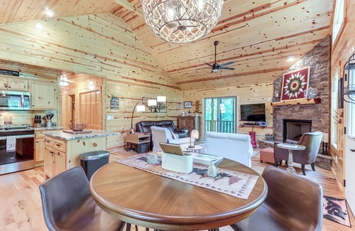 Murphy Cabin | 10 Mi to Main St Murphy: Cabin w/Covered Deck!