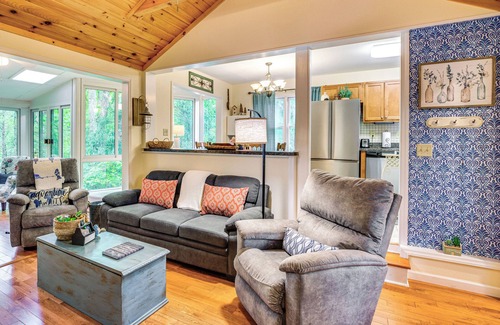 Newland Cottage | 10 Mi to Sugar Mtn: ‘Bluebird Cottage’ in Newland