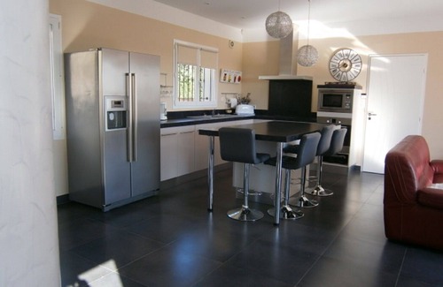 Rochefort-du-Gard Villa | 10 min Avignon Contemporary Villa View Private Pool Quiet wifi landscaped garden