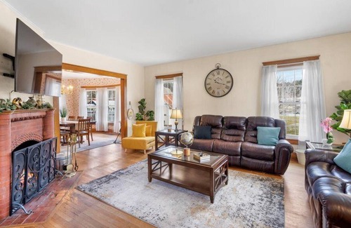 Warrensburg House | 10 min→ Lake George ☆ HotTub ☆ Deck