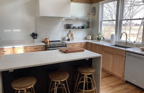 Berrien Springs Other | 10 min to Beach! Spacious Designer Farmhouse in MI Wine Country, fenced-in yard