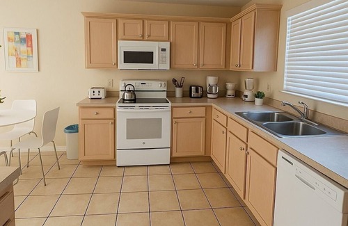 Indian Wells Apartment | 10 Min to Disney w/Priv. Pool. Indian Wells