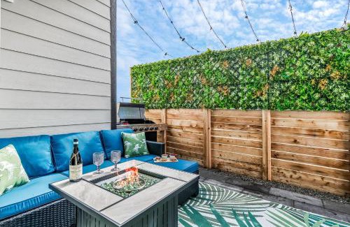 Dupont House | 10 min to DT, Luxe 4BR w Movie Theater, Game Room