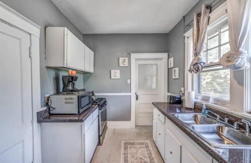 Memphis House | 10 Min to U of Memphis-Rozelle Retreat Left Unit