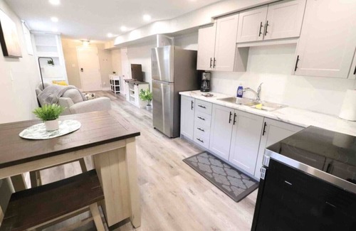 Burlington Apartment | 10 min walk to DT, stylish, free parking | IOB3