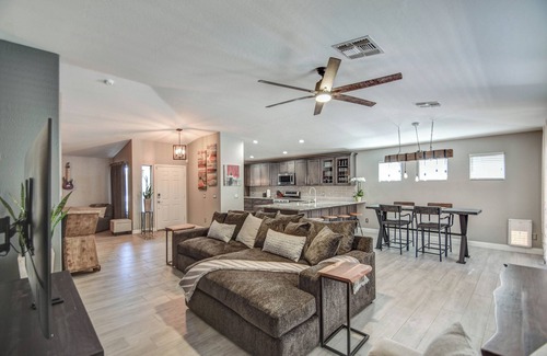 Gilbert House | 10 min walk to San Tan Village Mall in the Heart of Gilbert, AZ