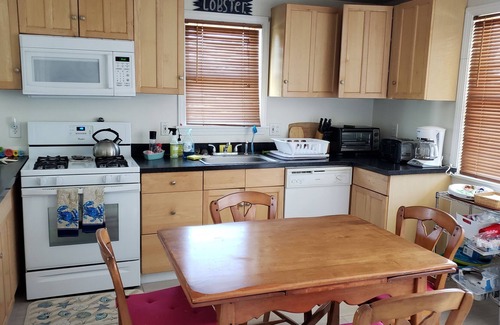 Onset House | 10 Min Walk To The Water. Central Air.