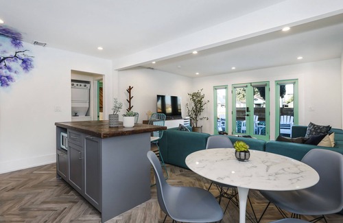 Park Mesa Heights Apartment | 10 mins from So Fi Stadium, Wi-Fi, bbq area, patios, Safety, views, parking