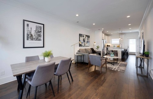 Urbandale Nations House | 10 Mins To Broadway - Pet-Friendly Escape