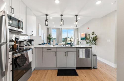 Northern Liberties Apartment | 10 mins to Center City, Sleeps 6, With Rooftop Views!