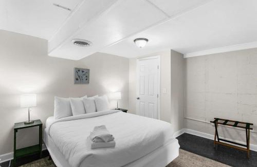 Birmingham House | 10 Mins to Downtown Modern in Magic City- Unit B