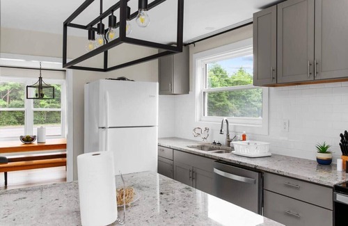 Birmingham House | 10 Mins to Downtown! Modern in Magic City- Unit A