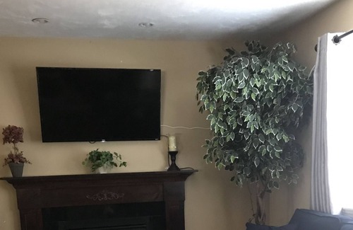 Medford House | 10 Minute drive to Boston - 3 Bedrooms, 2 full baths, 1 half.