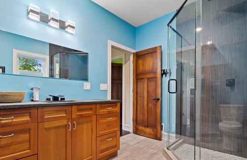 Brown Deer House | 10 minutes to downtown! Family-sized homes with rec room and bar.