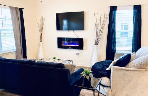 Fort Worth Apartment | 10 minutes to Fort Worth Stockyards! Entire 1bdrm w/ King Bed