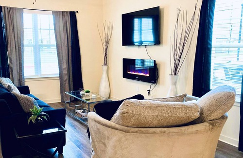 Fort Worth Apartment | 10 minutes to Fort Worth Stockyards! Entire 1bdrm w/ King Bed