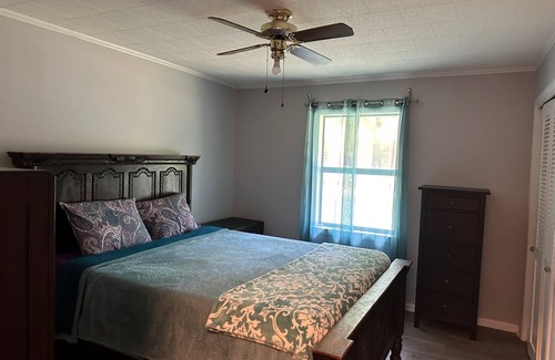 Mount Ida House | 10 minutes to Lake Oauchita. Close to Camp Ozark. Walk to Town Square.