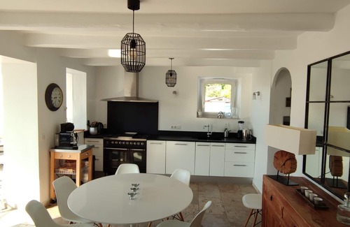 Vallauris Villa | 10 mn from Cannes, charming villa with swimming-pool, enjoying views of sea