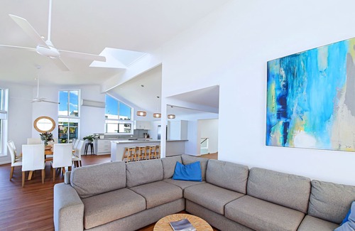 Coolum Beach House | 10 Mona Vista Court, Coolum Beach