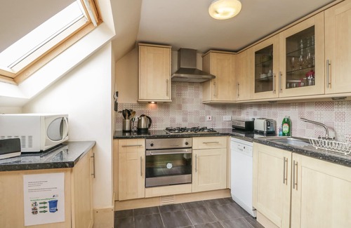 Newtonmore Apartment | 10 MONARCH COUNTRY APARTMENTS, with a garden in Newtonmore