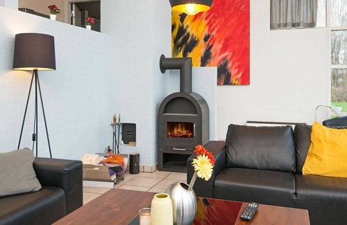 Grønninghoved Strand House | 10 person holiday home in Sjølund