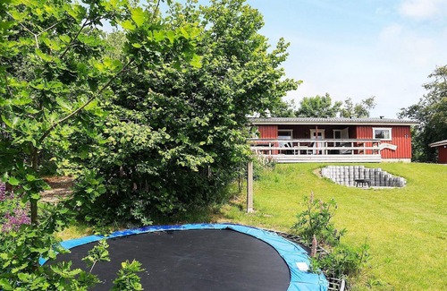 Hvalpsund House | 10 person holiday home in Farsø