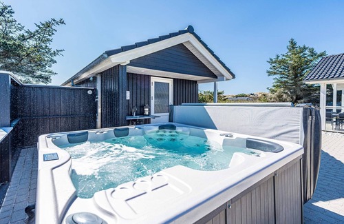 Henne Strand House | 10 person holiday home in Henne