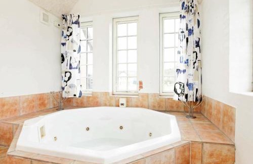 Blavand Strand House | 10 person holiday home in Blåvand