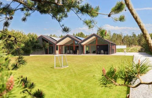 Bratten Strand House | 10 person holiday home in Jerup-By Traum