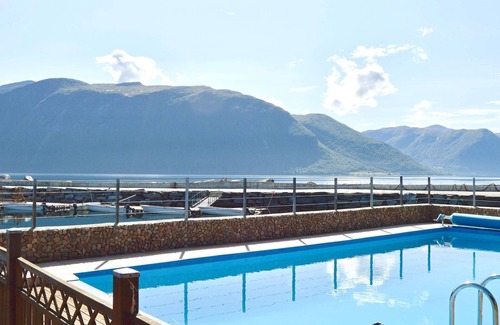 Eidsvag House | 10 person holiday home in EIDSVÅG