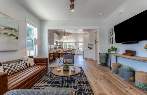 San Luis Obispo House | 10% reduced Nov. & Dec. Stylish Home in Downtown San Luis Obispo – 30 plus day