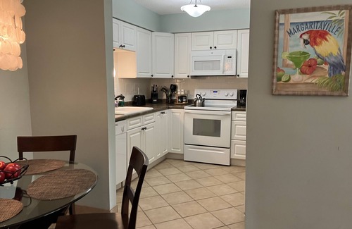 Demere Park Condo | 10% SEPTEMBER DISCOUNT! GROUND FLOOR, WALK TO VILLAGE, PET FRIENDLY