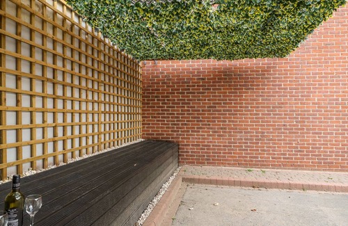 Wakefield Apartment | 10, ST JOHN'S NORTH APARTMENTS, romantic, with a garden in Wakefield