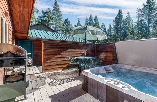 Sunriver House | 10 Stag Lane - Family/Dog Friendly Cabin, across from tubing hill and SHARC