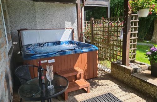 St. Ann's Chapel House | 10, Valley View Lodge, A beautiful 3 bedroom lodge with private Hot Tub and use of all onsite leisure facilities including fitness suite, indoor and outdoor pools set in the heart of the Tamar Valley