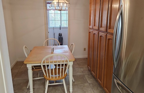 Coarsegold House | 100 Acre Wood Honeymoon Ranch House Thinking Log, 3 bed, 2 bath, WiFi, AC