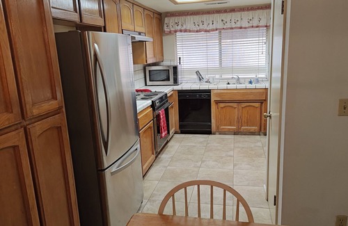 Coarsegold House | 100 Acre Wood Honeymoon Ranch House Thinking Log, 3 bed, 2 bath, WiFi, AC