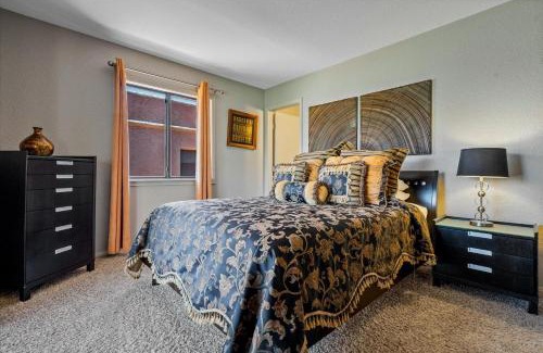 Oak Creek Apartment | 100 Bell RockCondo- ToroWeap condo