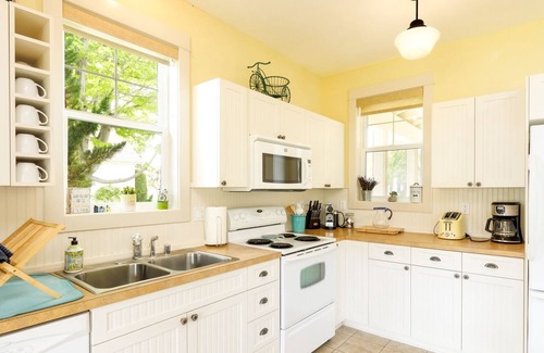 Oroville House | 100 Flip Flop Lane (Country)