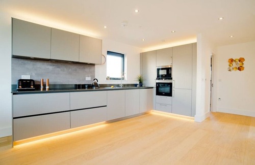 Cirencester House | 100 Howells Mere - 100HM - Lakeside Spa Property