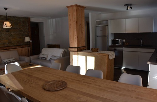 Valloire Apartment | 100 m2 col du Télégraphe 4* for 10 people in the center of Valloire