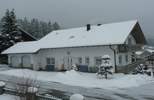 Lohberg Apartment | 100 m² vacation apartment Zirbe with two bedrooms and free WLAN