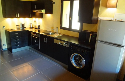 Uzes Apartment | 100% quiet in Uzès! pool 10X5m, 70m² with AC + private terrace, WIFI, big garden