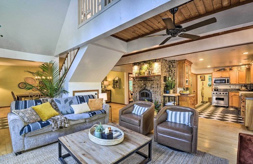 Lakebay House | 100-Year-Old Farmhouse w/Hot Tub on 5 Acres!
