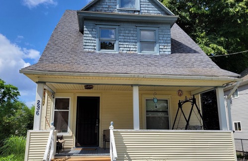 Lansing House | 100 year old home on the river. Quiet and pretty