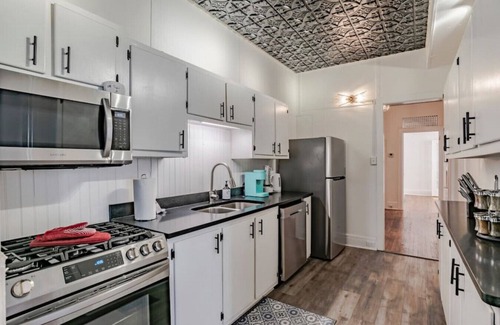 Mobile Apartment | 1006 Govt St. UNIT 1 (Lower Right) · Dynamite Midtown Duo! 2 Bed /1 Bath, 1200Sq FT