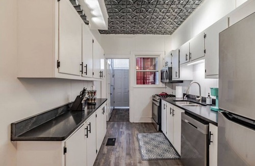 Mobile Apartment | 1006 Govt St. UNIT 1 (Lower Right) · Dynamite Midtown Duo! 2 Bed /1 Bath, 1200Sq FT