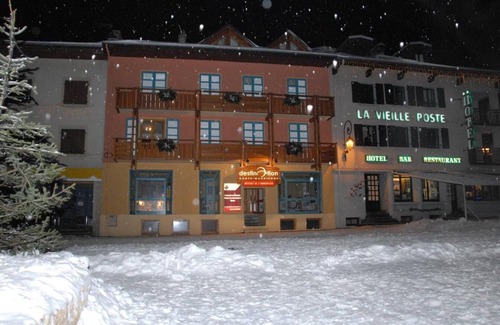 Val Cenis Apartment | 100m from resort center, 1st floor, balcony, fireplace or stove, tv, ski locker, 90m², Val Cenis