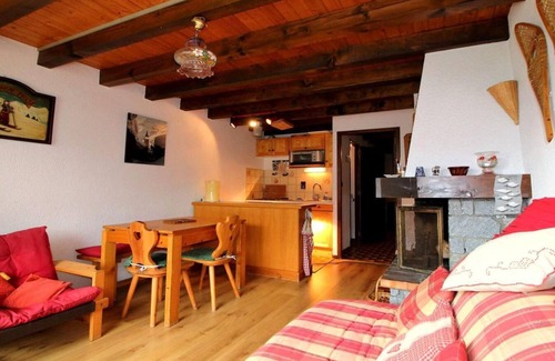 Champagny-en-Vanoise Apartment | 100m from ski slopes, 2nd floor, balcony, fireplace or stove, tv, ski locker, 55m²
